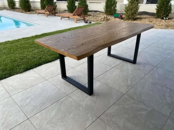 Majesty_Dining_table_1